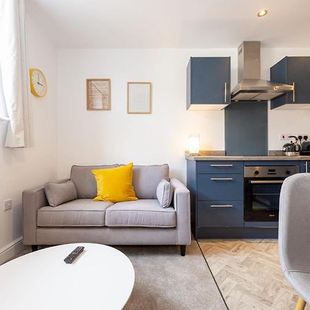 Beautiful 1 Bed 20Mins To Central Manchester 볼턴 외부 사진