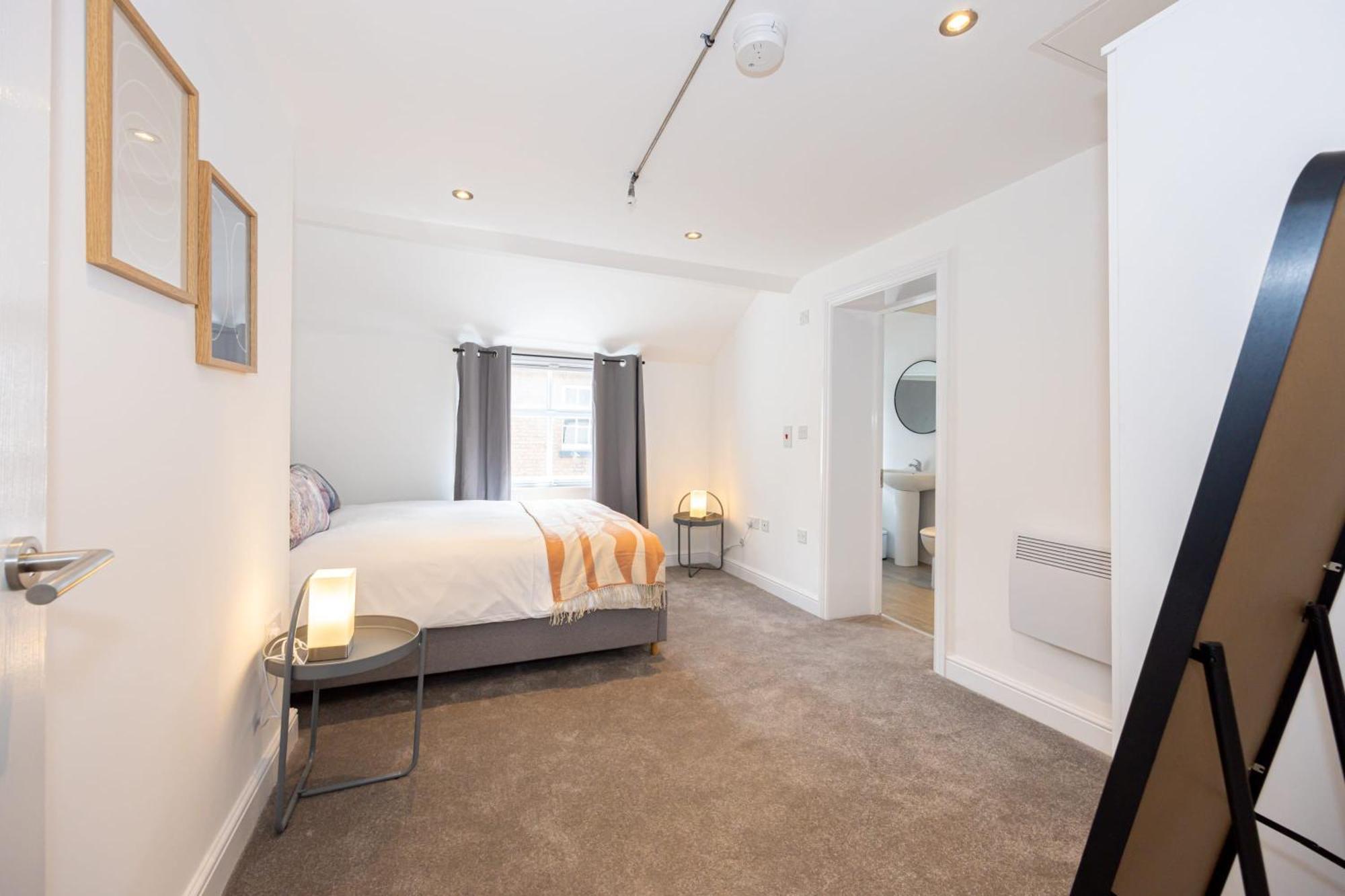 Beautiful 1 Bed 20Mins To Central Manchester 볼턴 외부 사진