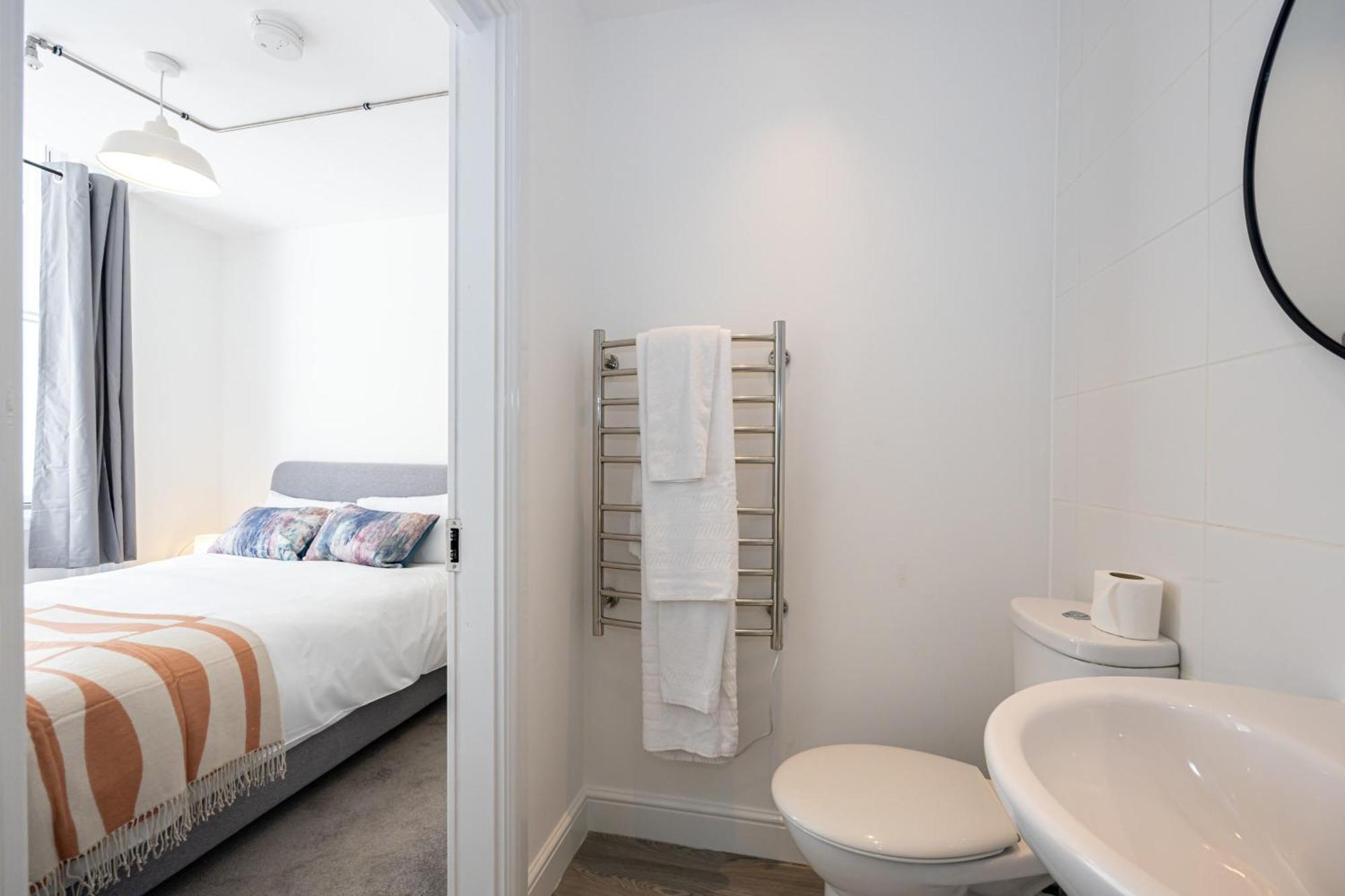 Beautiful 1 Bed 20Mins To Central Manchester 볼턴 외부 사진