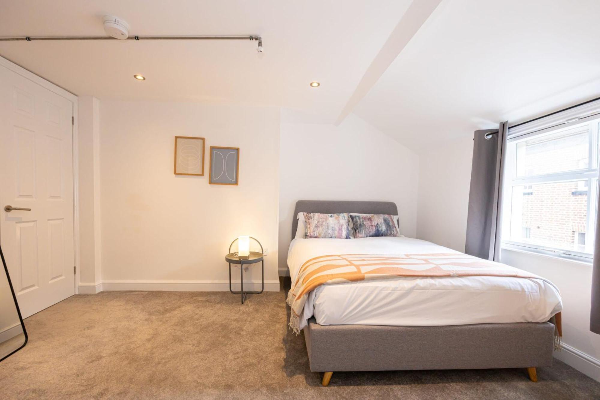 Beautiful 1 Bed 20Mins To Central Manchester 볼턴 외부 사진
