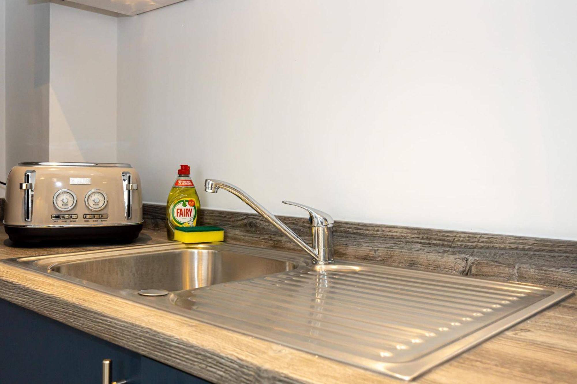 Beautiful 1 Bed 20Mins To Central Manchester 볼턴 외부 사진