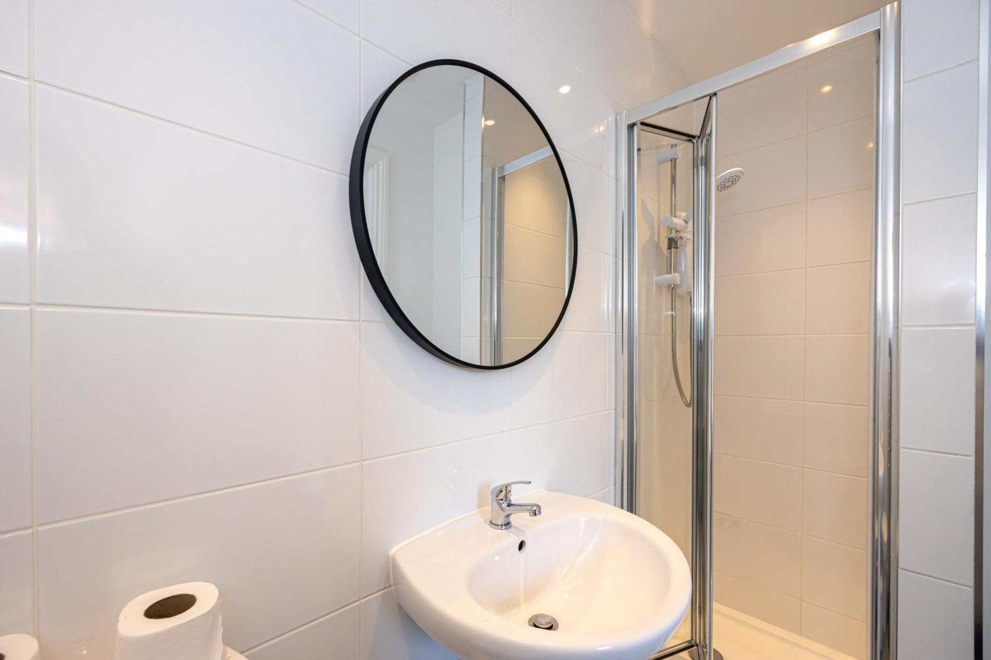 Beautiful 1 Bed 20Mins To Central Manchester 볼턴 외부 사진