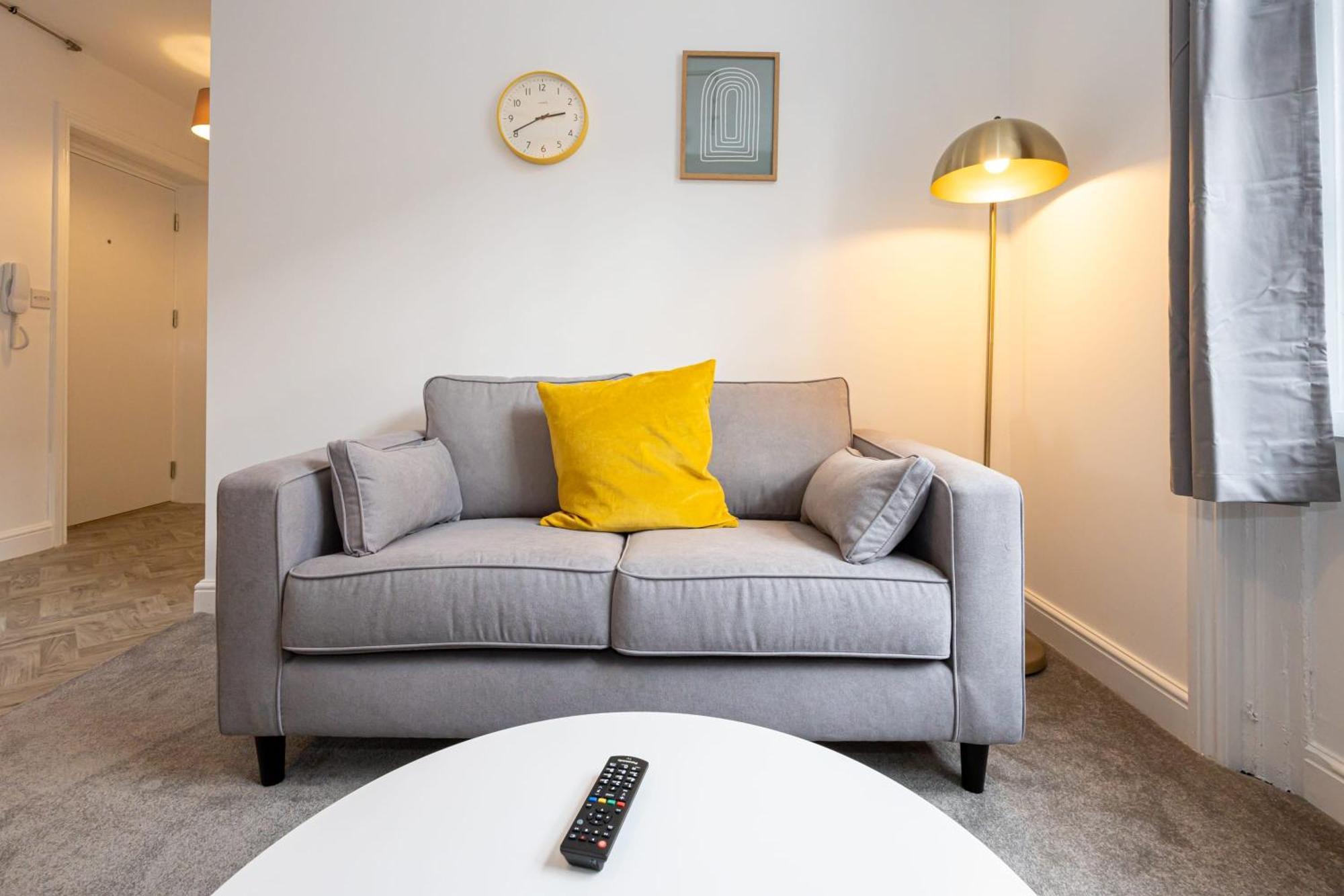 Beautiful 1 Bed 20Mins To Central Manchester 볼턴 외부 사진