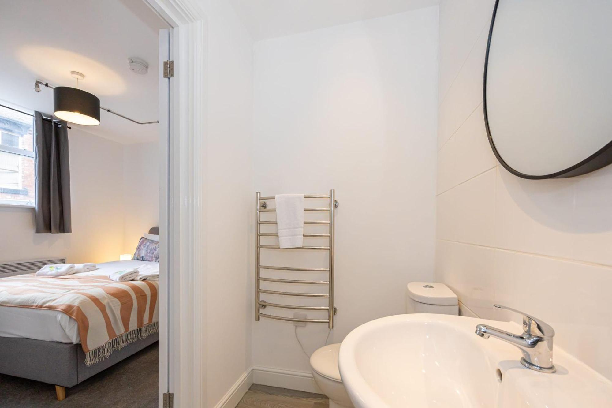 Beautiful 1 Bed 20Mins To Central Manchester 볼턴 외부 사진